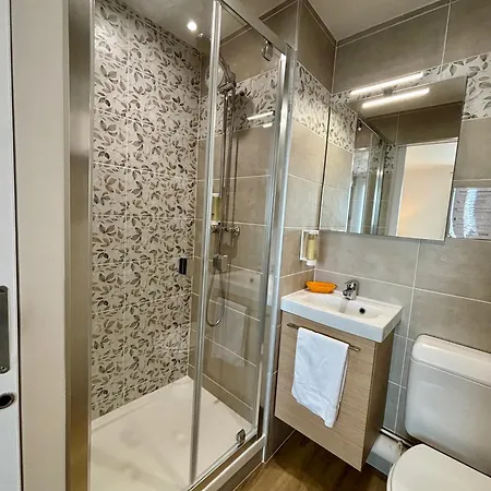 Le Pavillon De 2* Saint-Lo